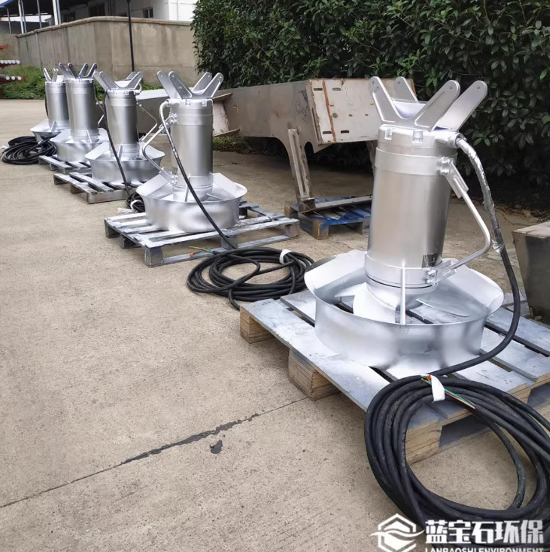 南京藍寶石環(huán)保有限公司與上海某某水處理技術(shù)有限公司達成合作——QJB5.5kw沖壓式潛水?dāng)嚢铏C助力高效污水處理